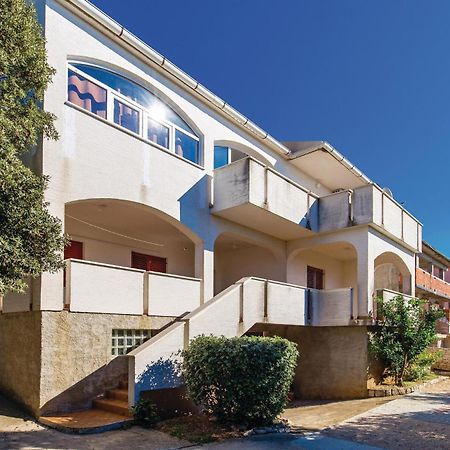 Lovely Apartment In Mandre With Wifi エクステリア 写真