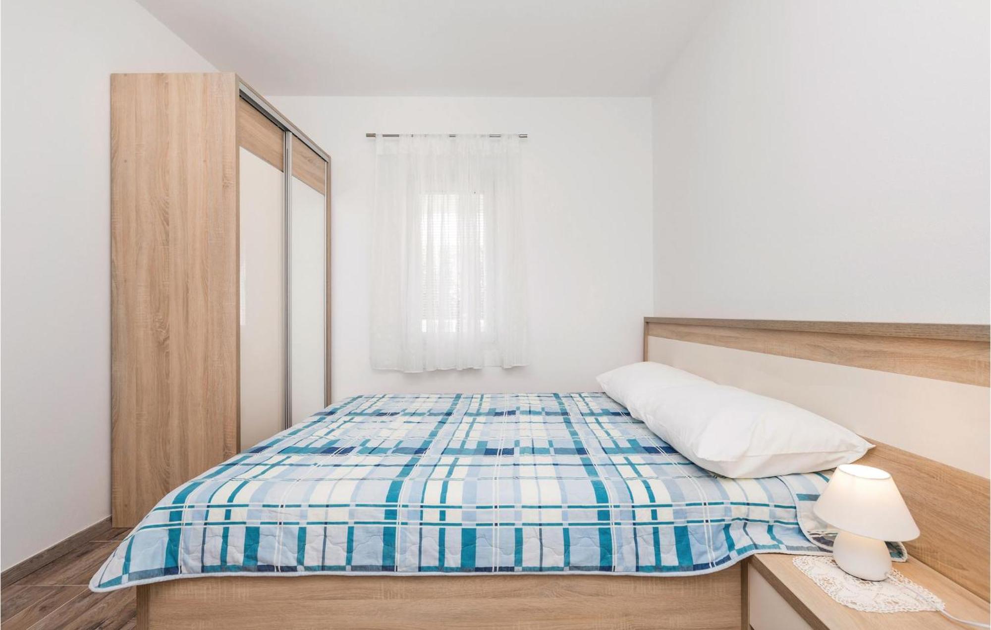 Lovely Apartment In Mandre With Wifi エクステリア 写真